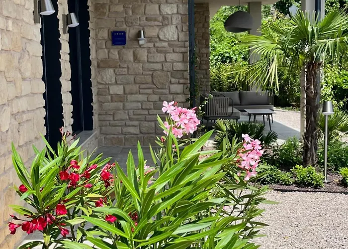 New Unique Stone With Seaview, Pool And Garden