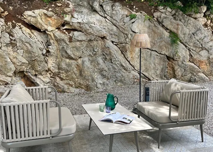 New Unique Stone With Seaview, Pool And Garden